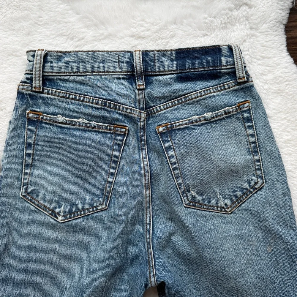 Abercrombie & Fitch The 90s Straight Ultra High Rise size 2 Short - Picture 4 of 6